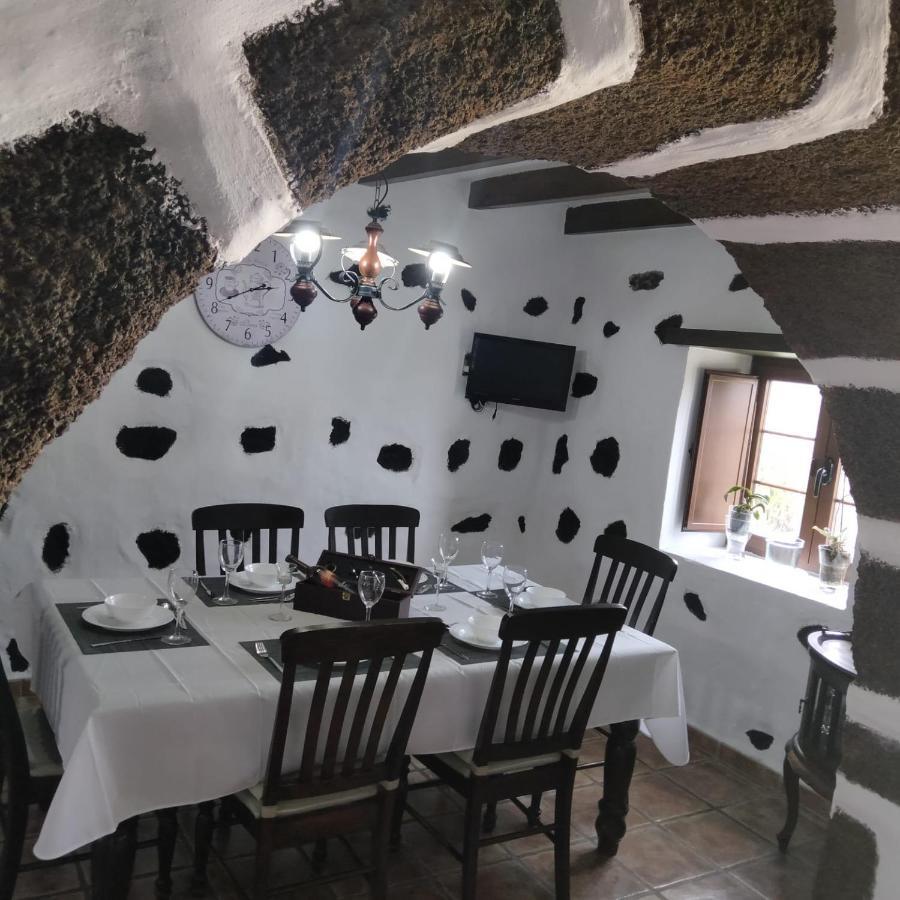 Lanzarote Casa Volcanica-Anclada Sobre La Lava Del Volcan Montana Blanca Exterior foto