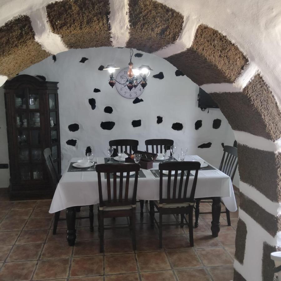 Lanzarote Casa Volcanica-Anclada Sobre La Lava Del Volcan Montana Blanca Exterior foto