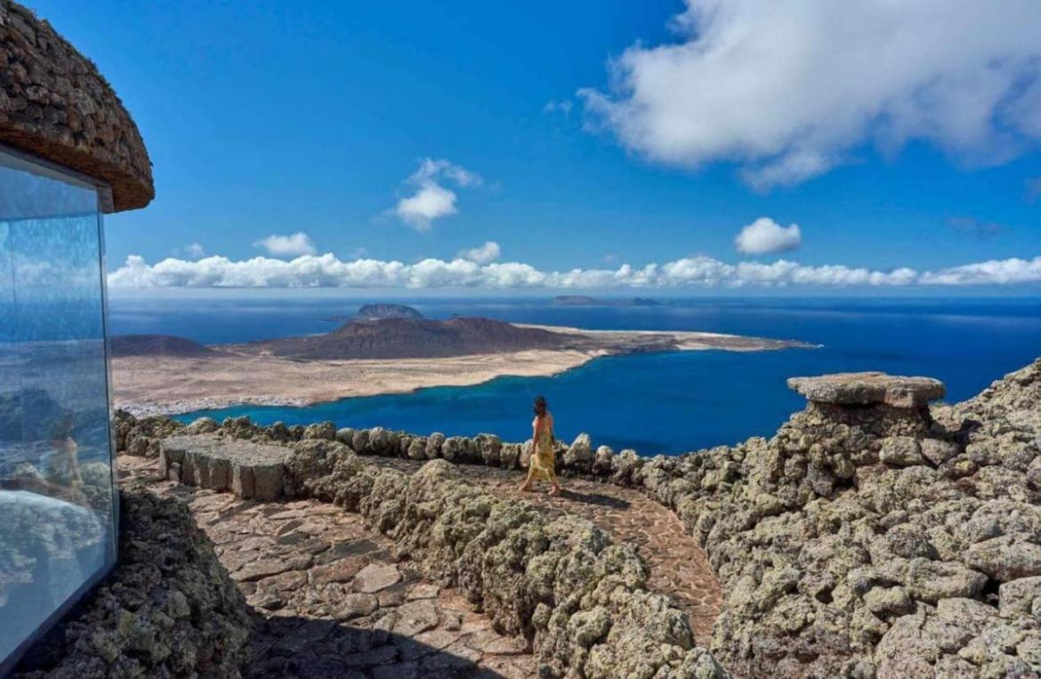 Lanzarote Casa Volcanica-Anclada Sobre La Lava Del Volcan Montana Blanca Exterior foto